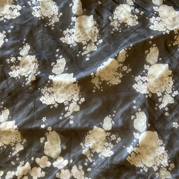 Alexander McQueen Black semi-sheer floral skull print scarf - Picture 2 of 9